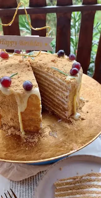 Medovik ruska medena torta s mnogo tankih kora