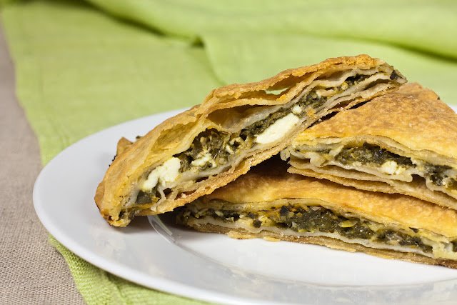 Grčka pita sa špinatom i sirom spanakopita