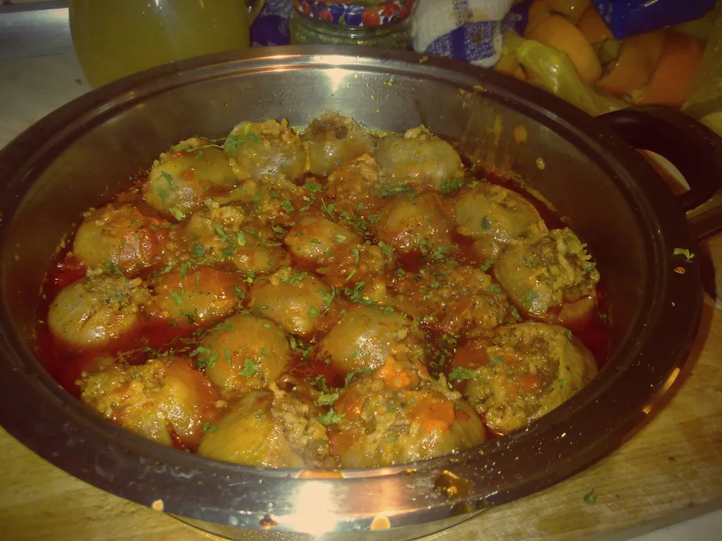 Sogan dolma – luk punjen mesom i rižom