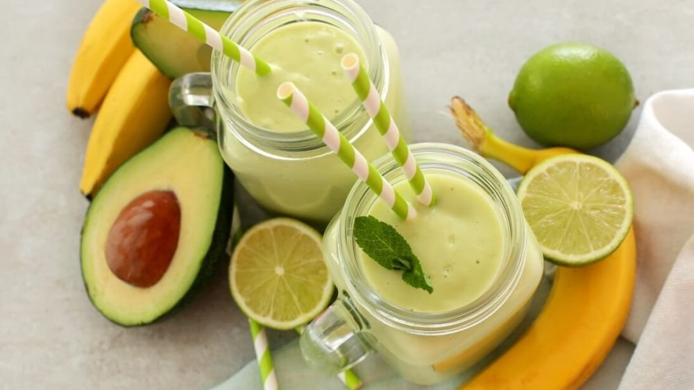 Avokado smoothie s bananom i zobenim pahuljicama