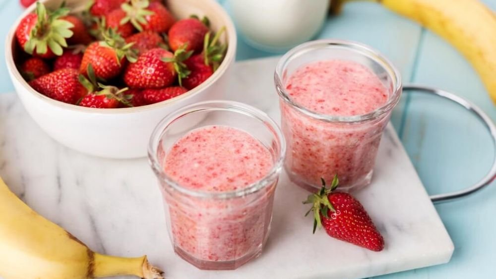 Proteinsko-voćni jogurt s bobičastim voćem i orasima