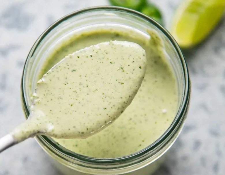Kremasti zeleni jalapeno sos s limetom i korijanderom
