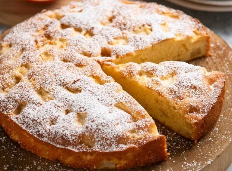 Francuska pita od jabuka s tanko složenim kriškama voća